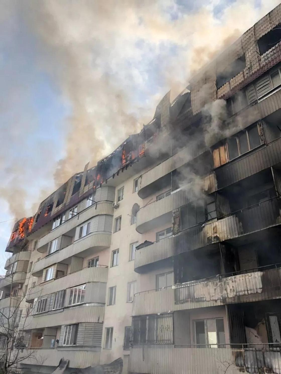 Страшные последствия пожара в Алматы показали в МЧС (фото)