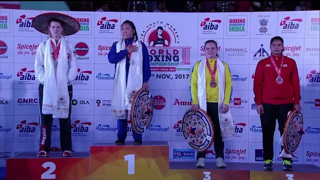 Бокстан әлем чемпионы атанған бойжеткеннің әжесі көзіне жас алып, жанайқайын жеткізді Бокстан әлем чемпионы атанған бойжеткеннің әжесі көзіне жас алып, жанайқайын жеткізді