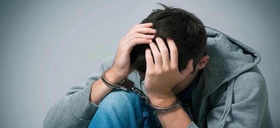 «Три года насиловал»: мать подростка не согласна с приговором насильнику в Актобе