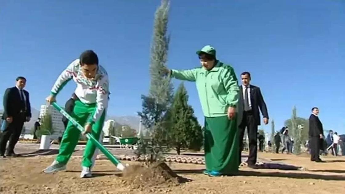 От Назарбаева до Трамапа: как президенты сажают деревья