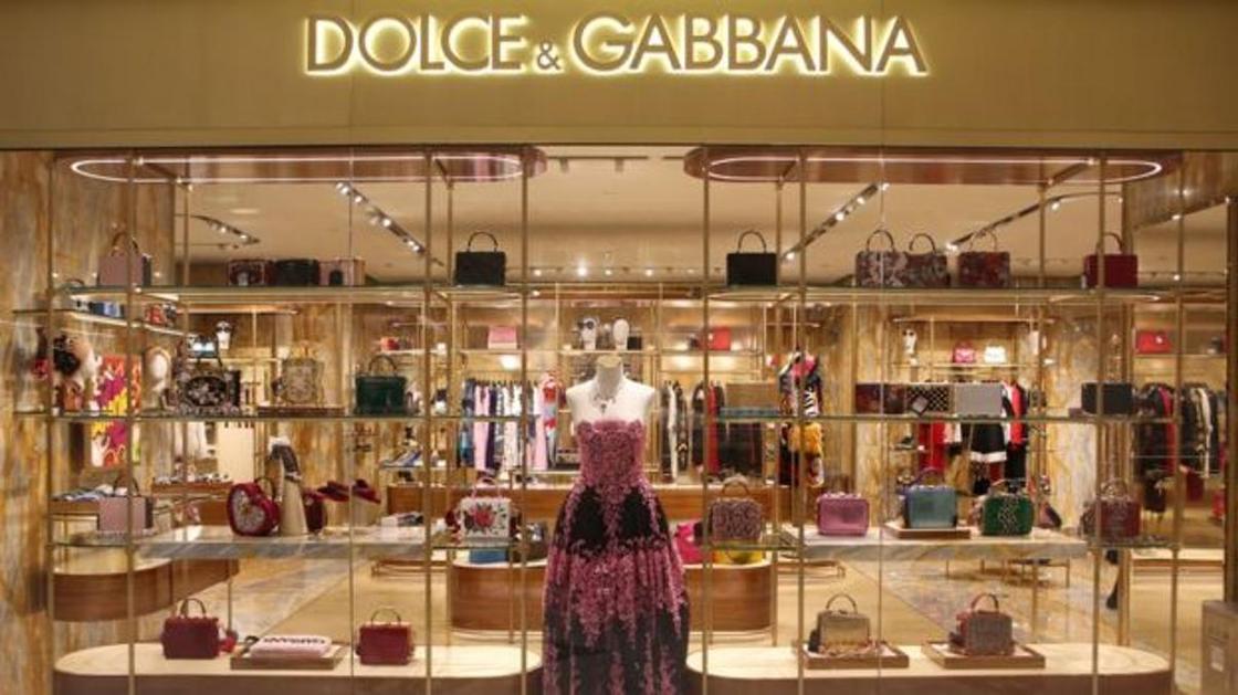 Китай бойкотирует Dolce & Gabbana из-за рекламы с палочками. Модельеры просят прощения