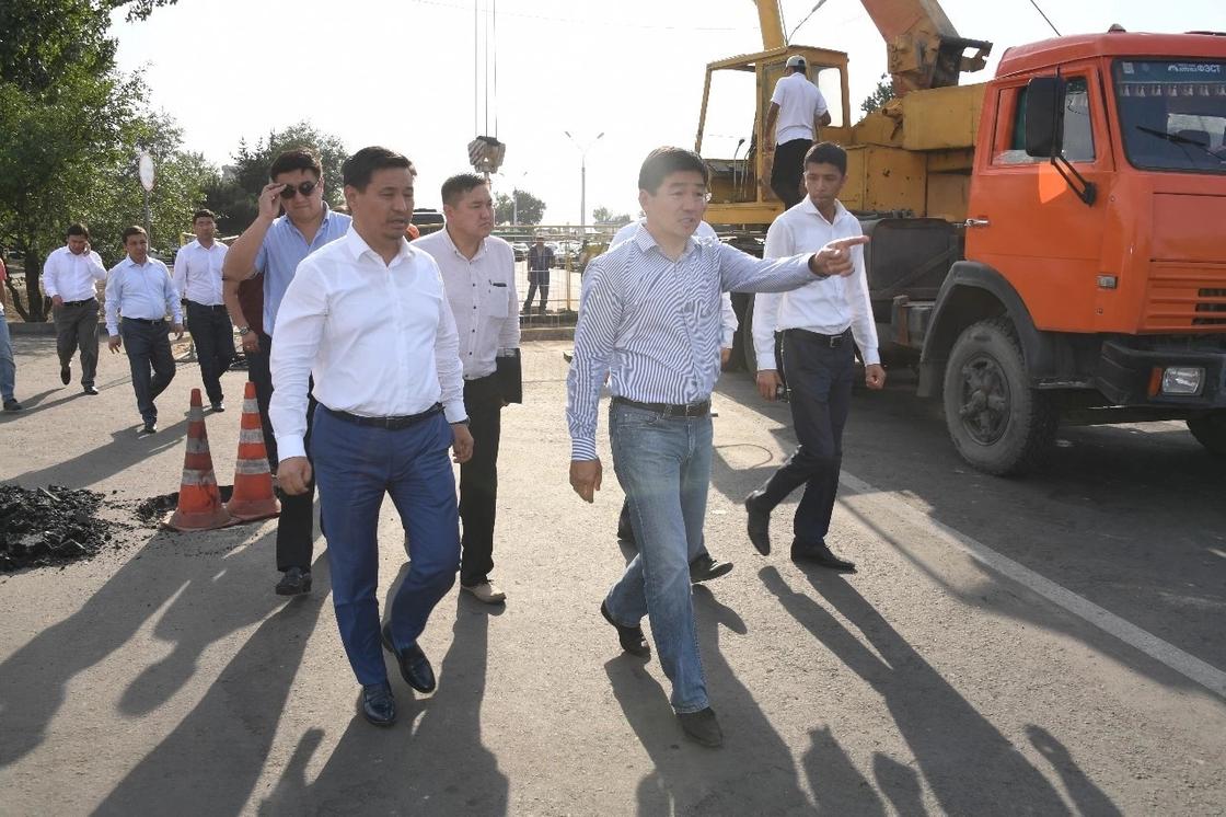 Когда закончат ремонт труб и закопают ямы на дорогах в Алматы
