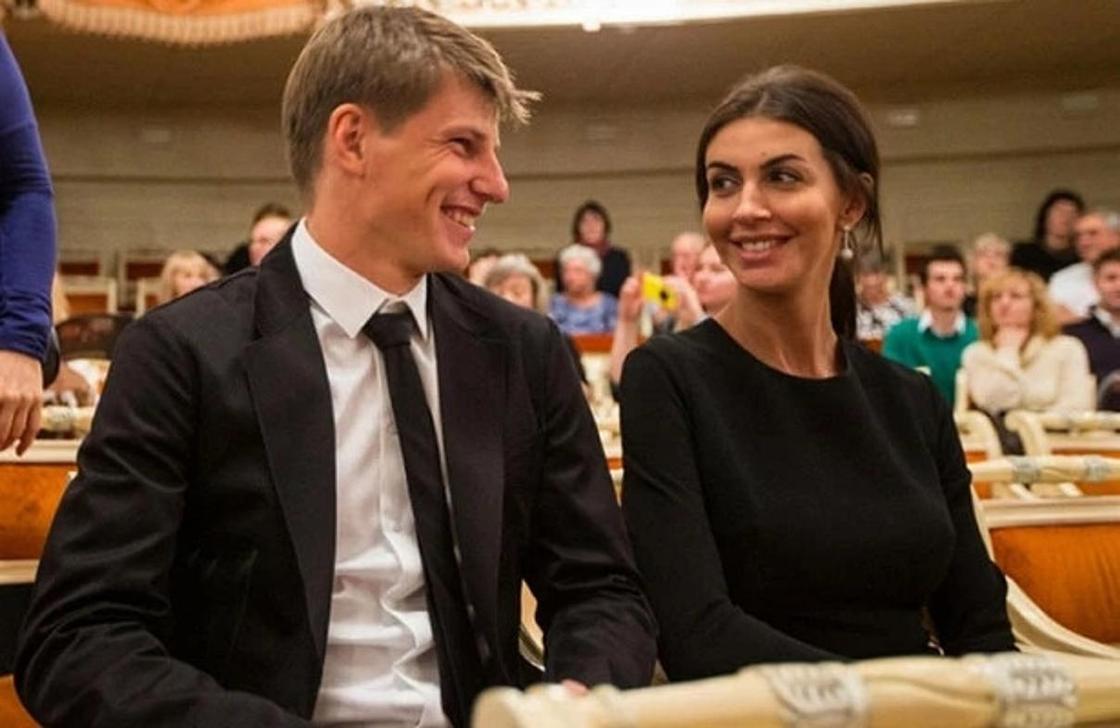 Андрей Аршавин және Алиса Кузьмина. Фото: gazeta.ru Андрей Аршавин және Алиса Кузьмина. Фото: gazeta.ru