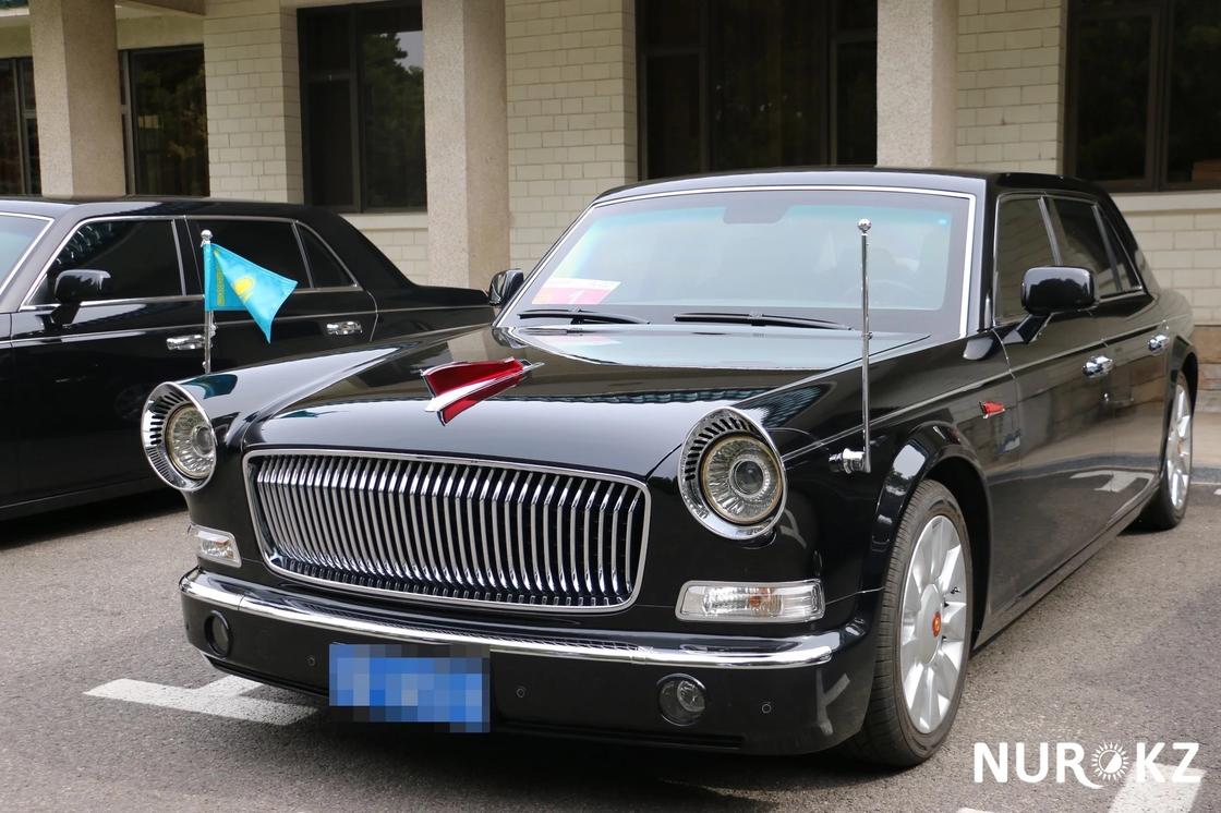Шикарный китайский лимузин: на каком авто Назарбаев ездил по Пекину (фото)