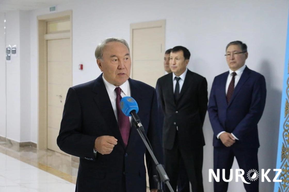 Назарбаев сходил в школу на 1 сентября с шейхом Катара (фото)
