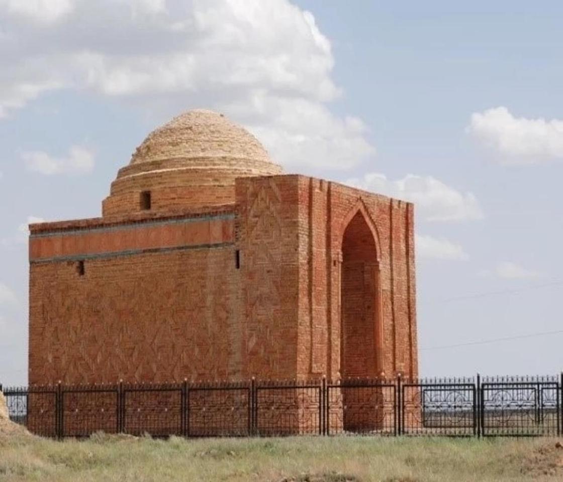В Карагандинской области занялись ремонтом дорог к мавзолеям и историческим местам