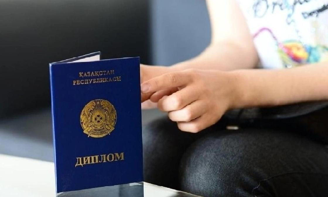Раскрыта схема, как казахстанские ученики незаконно поступают в вуз без ЕНТ