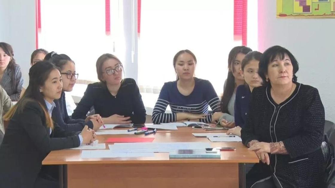 Студентка из Атырау рассказала о том, как получает высшее образование по региональному гранту
