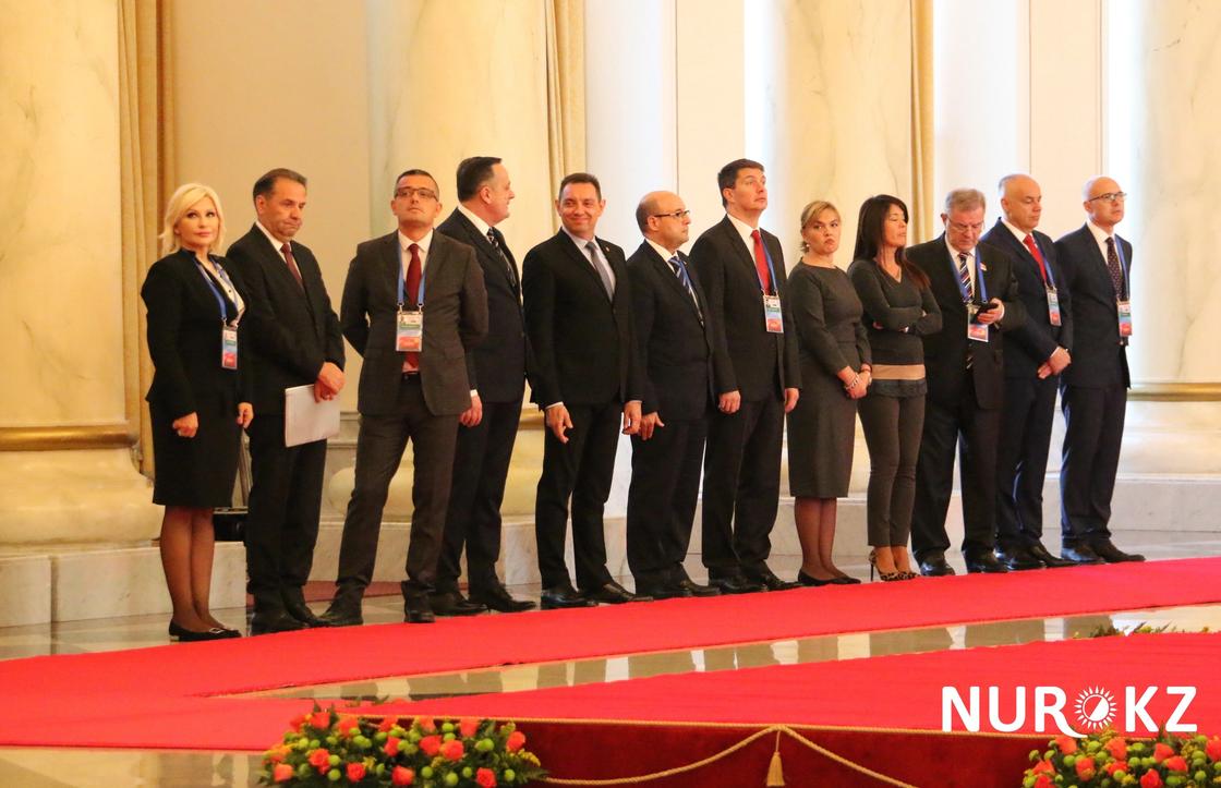 "Очень высокий президент": Назарбаев встретил главу Сербии в Акорде (фото)