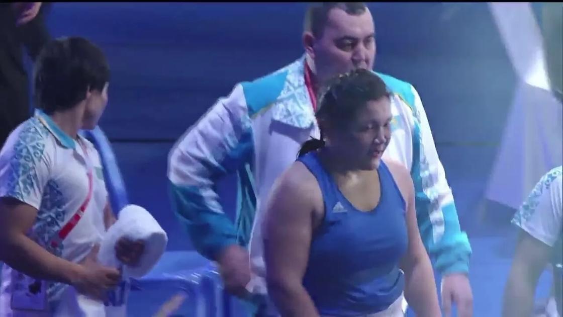 Бокстан әлем чемпионы атанған бойжеткеннің әжесі көзіне жас алып, жанайқайын жеткізді Бокстан әлем чемпионы атанған бойжеткеннің әжесі көзіне жас алып, жанайқайын жеткізді