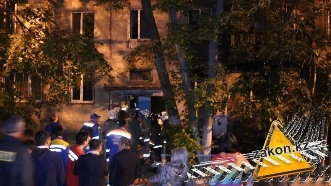 Квартира на первом этаже полностью выгорела в Алматы (фото)