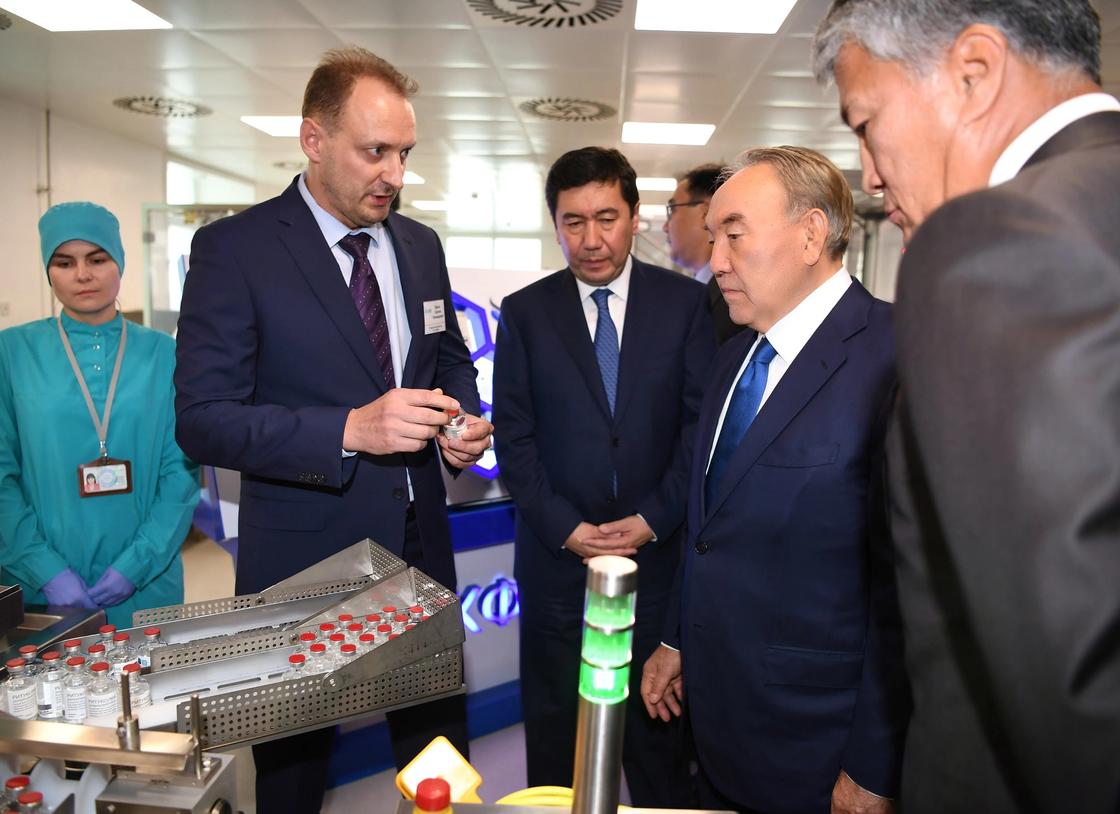 Назарбаеву показали «Карагандинский фармацевтический комплекс»