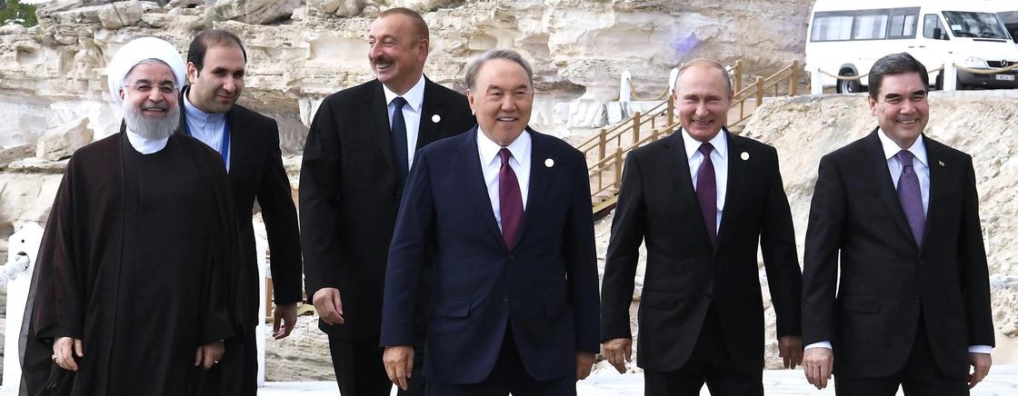 «Каждому по кусочку»: Как поделили Каспийское море президенты пяти стран