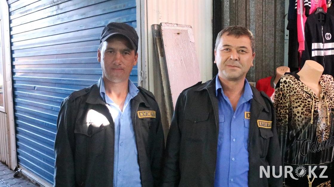 «Работаем по 11 часов, живем тут же»: Обитатели алматинской барахолки рассказали о переменах (фото)