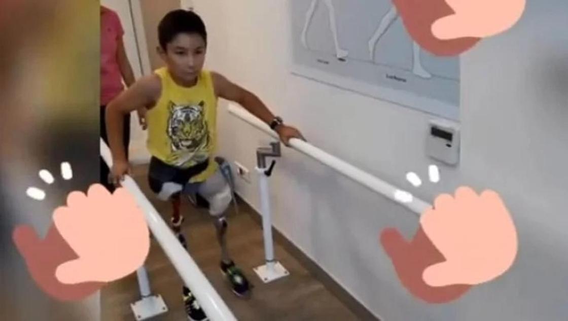 "Мой тигр учится ходить!": сбылась мечта казахстанского мальчика без ног