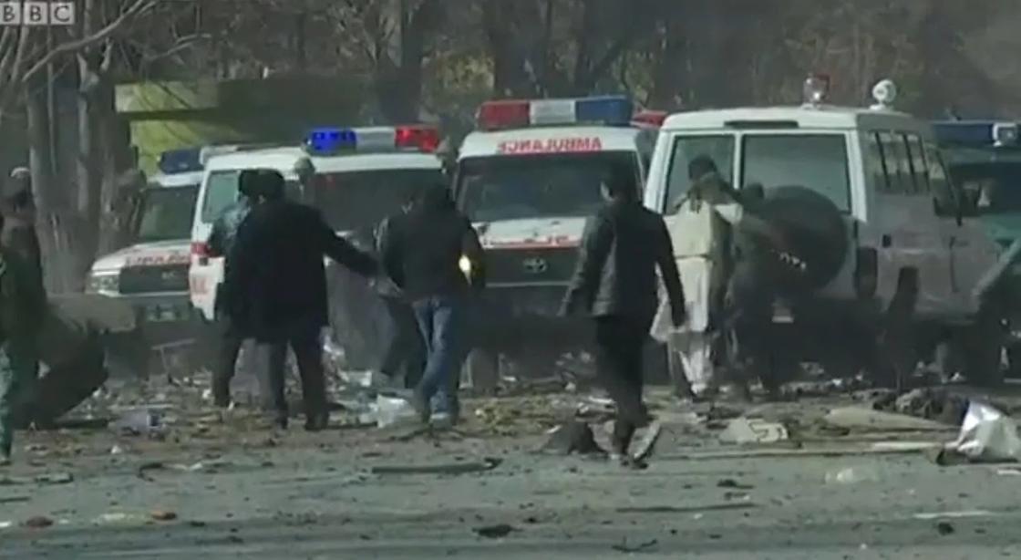 В Кабуле смертник взорвал машину скорой помощи: 95 погибших