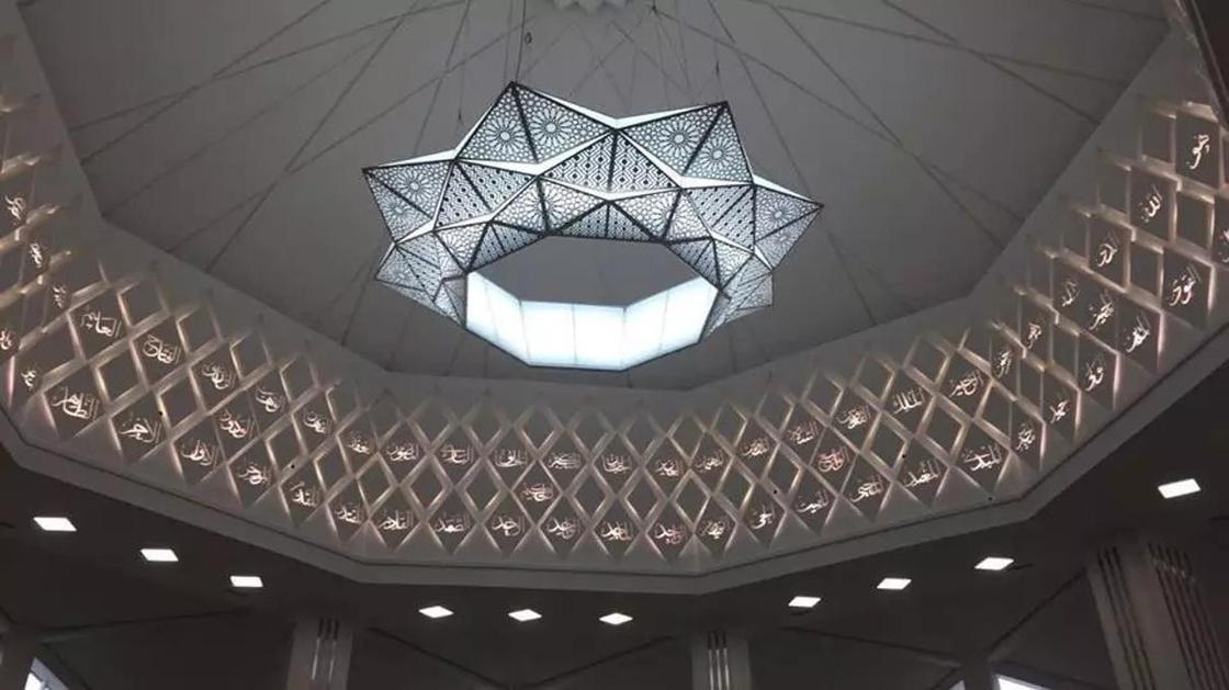 Уникальную "зеленую" мечеть открыли для посетителей в Астане (фото, видео)