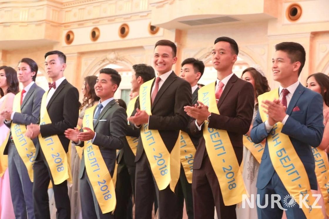 На 100 человек больше получили Алтын Белгi в этом году в Алматы