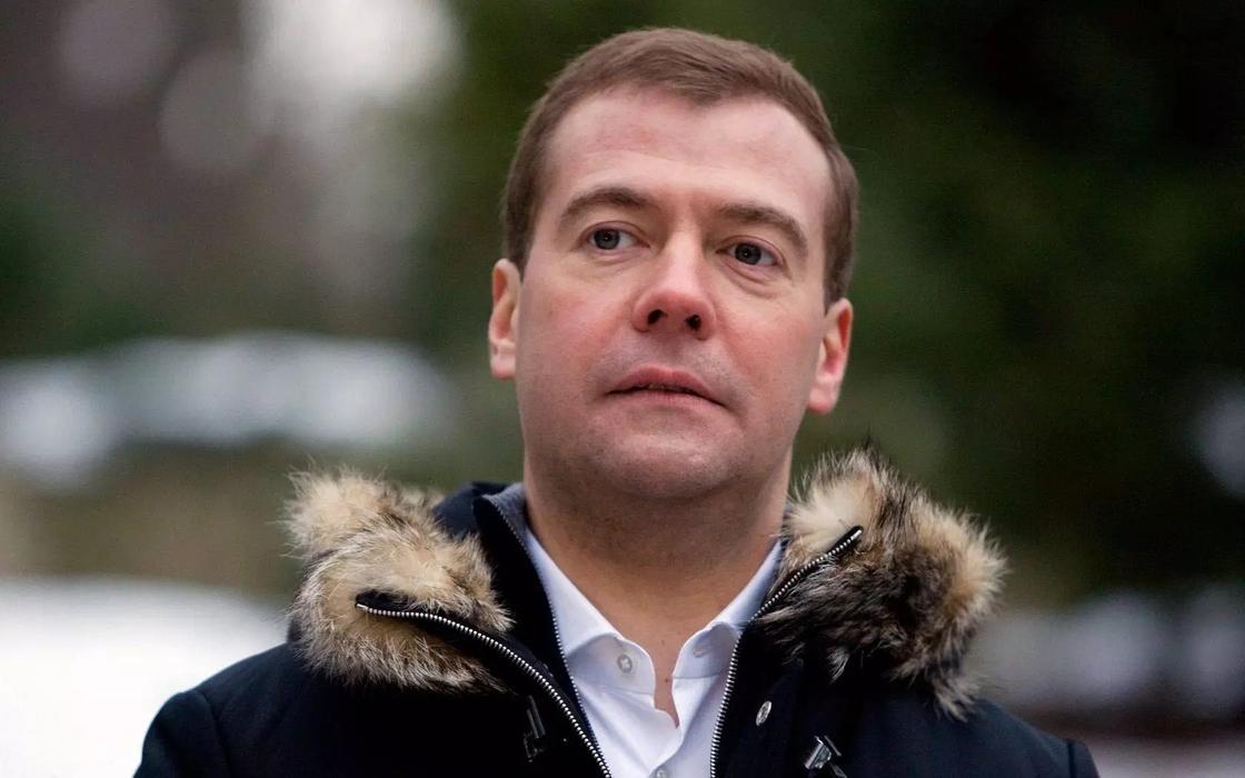 Дмитрий Медведев выложил фото с "Шымбулака"