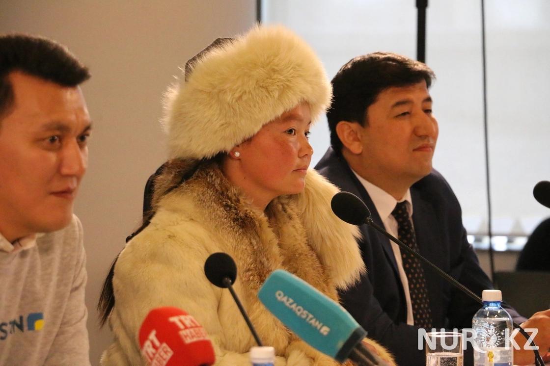 Всемирно известная казахская девочка-беркутчи впервые прилетела в Казахстан