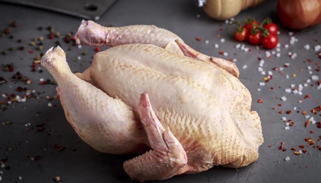 Казахстанцам посоветовали не покупать импортную курятину
