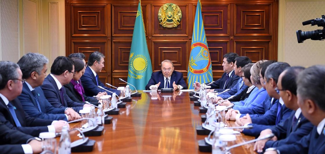 Назарбаев - чиновникам: Если снять с вас иностранную одежду - голые останетесь