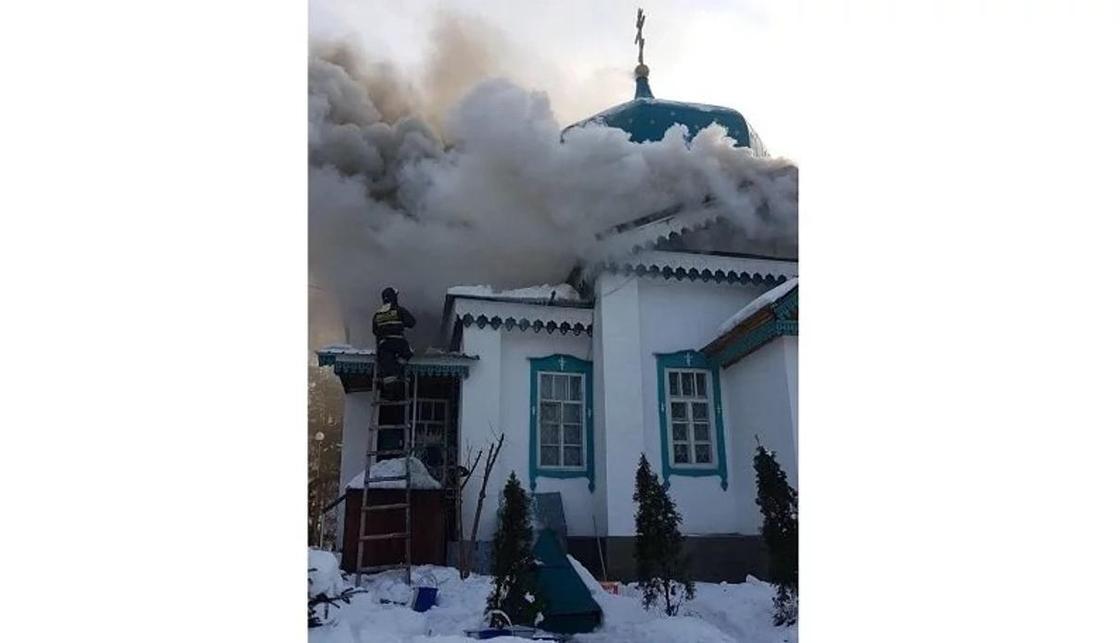 Пожар произошел в церкви в Алматинской области (фото)