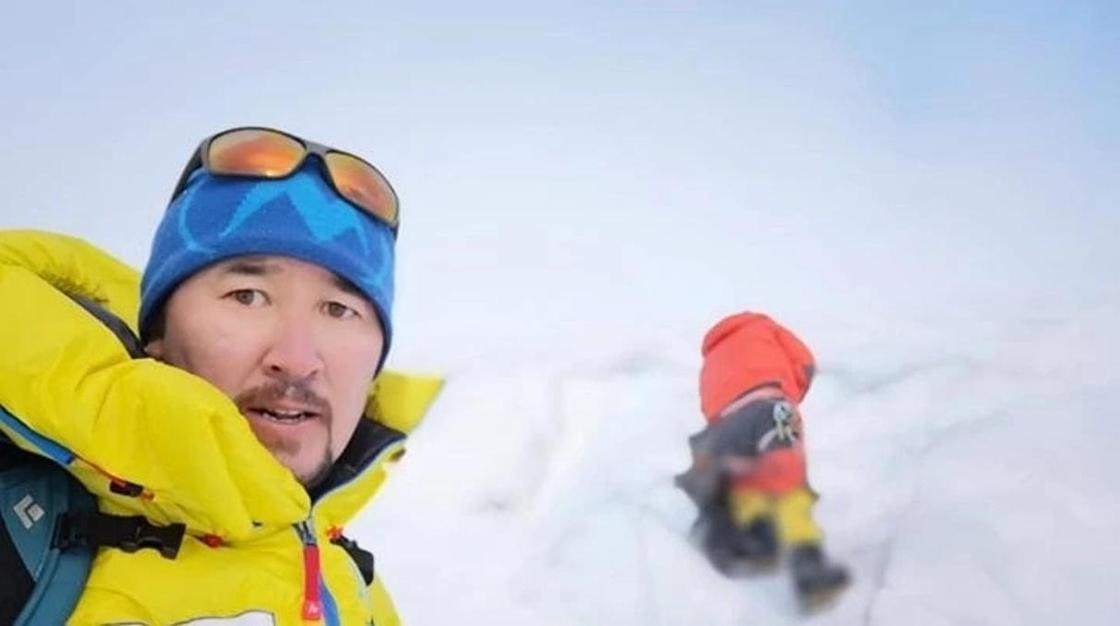 Казахстанец Максут Жумаев покорил Эверест (фото)