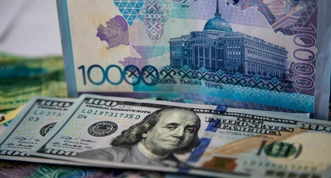 Новый курс тенге к доллару были внесены в трехлетний бюджет Казахстана