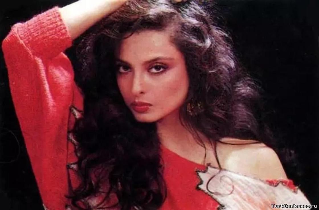 Жену Кайрата Нуртаса с бордовыми губами сравнили с индийской актрисой (фото)
