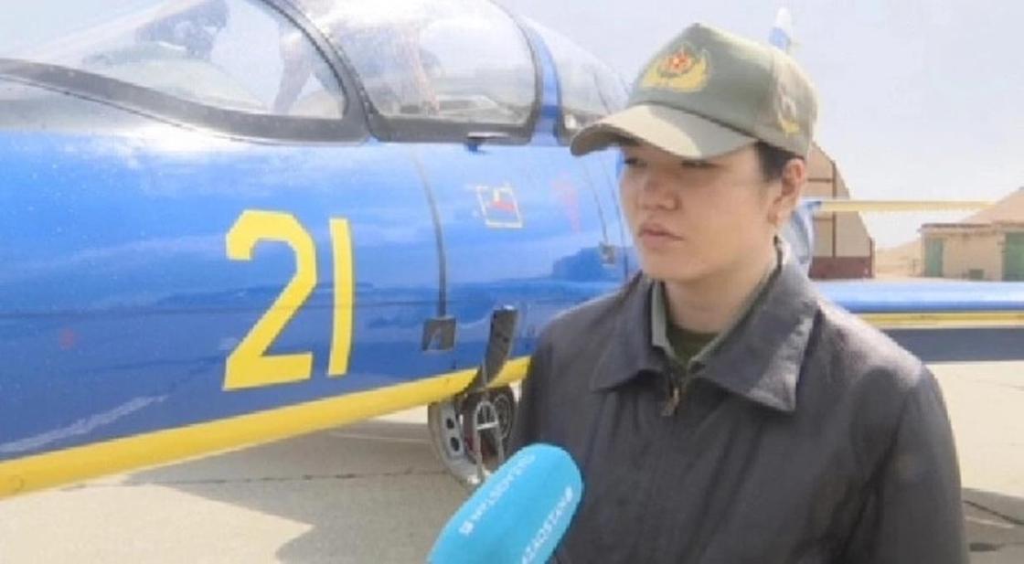 Единственная в Казахстане девушка-летчик рассказала, как управлять истребителем
