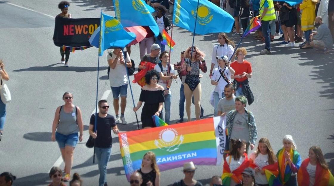Казахстанские ЛГБТ на гей-параде в Стокгольме. Фото Facebook