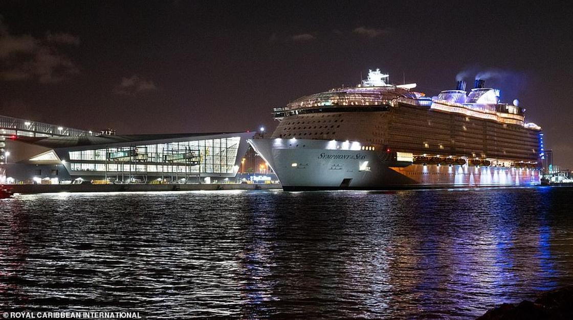 Самый большой в мире круизный корабль «Симфония морей» дебютировал в США