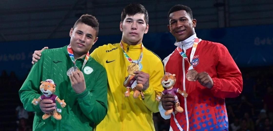 Казахстанец побил боксера из Алжира и забрал "золото" юношеской Олимпиады (фото, видео)