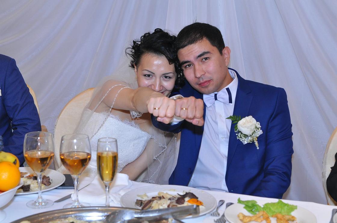 Сари, байки и разделение поколений: Как прошли три необычные казахстанские свадьбы