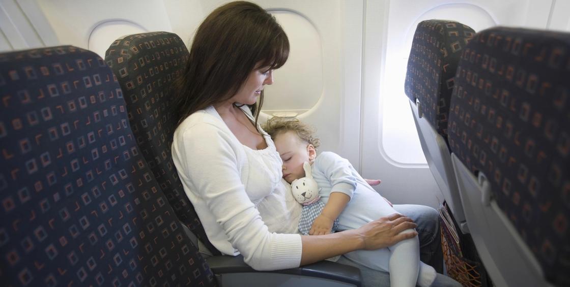 Стюардесса запретила 8-месячному ребенку плакать больше пяти минут