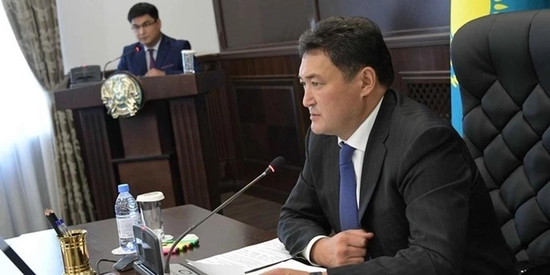 Бакауов намерен повысить зарплату продавщицам и уборщицам Бакауов намерен повысить зарплату продавщицам и уборщицам