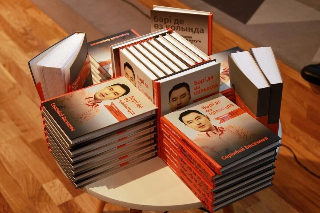 Казахстанцы тоже пишут: ТОП-10 продаваемых книг отечественных писателей за все время