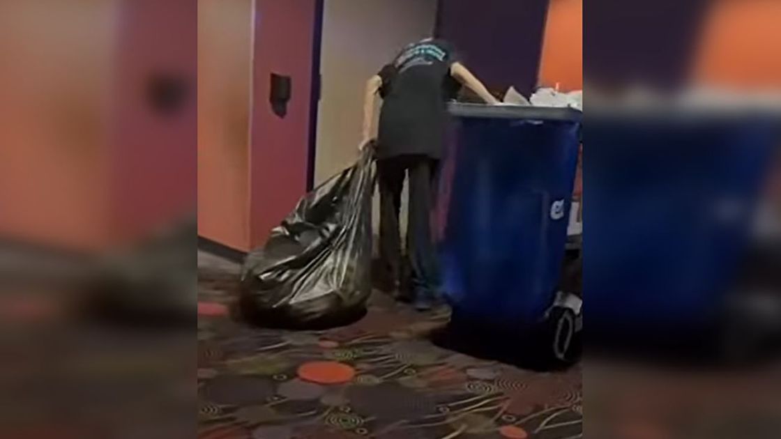 Сотрудница кинотеатра