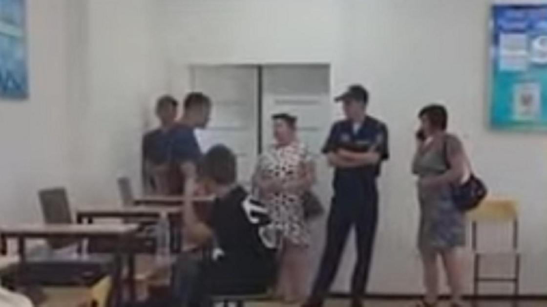 Студентов пытаются забрать для проверки