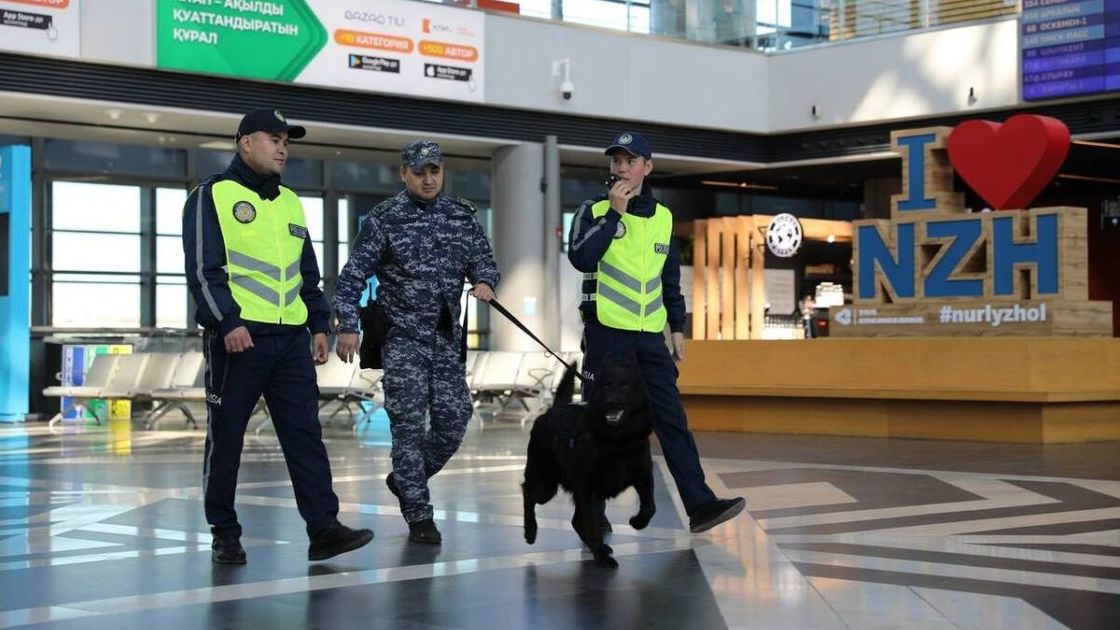 Полицейские на вокзале