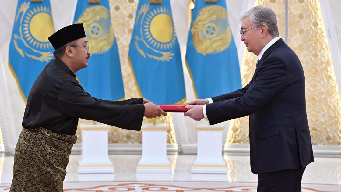 Президент Малайзия елшісінен сенім грамотасын қабылдауда
