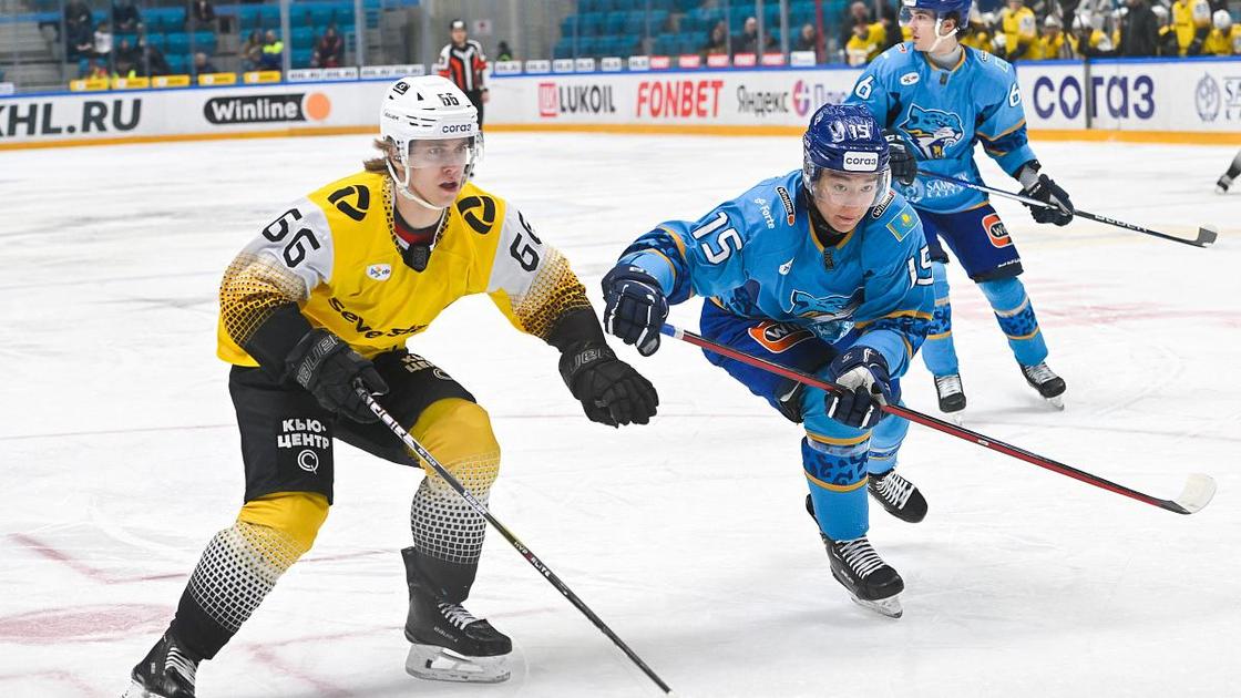 Момент матча "Барыс" - "Северсталь"