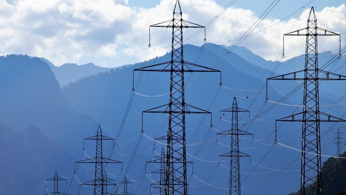 Дефицит электроэнергии возник в Казахстане из-за майнеров: в регионах ввели  ограничения