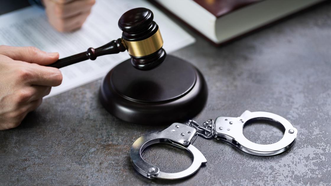 Судья выносит приговор