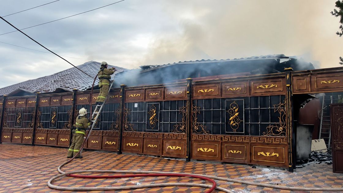 Пожар в банном комплексе в Костанае