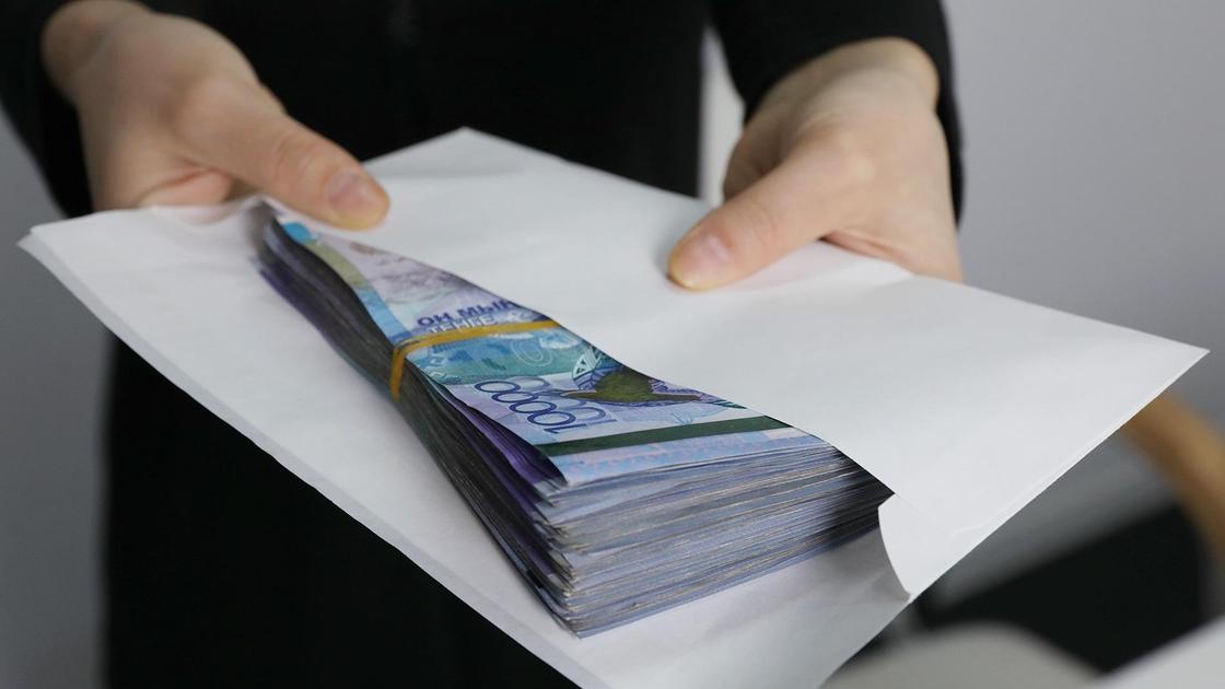 Деньги в конверте Деньги в конверте