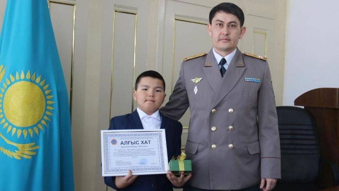 Бейбарыс Тілекбергенге алғыс хат табыстау сәті