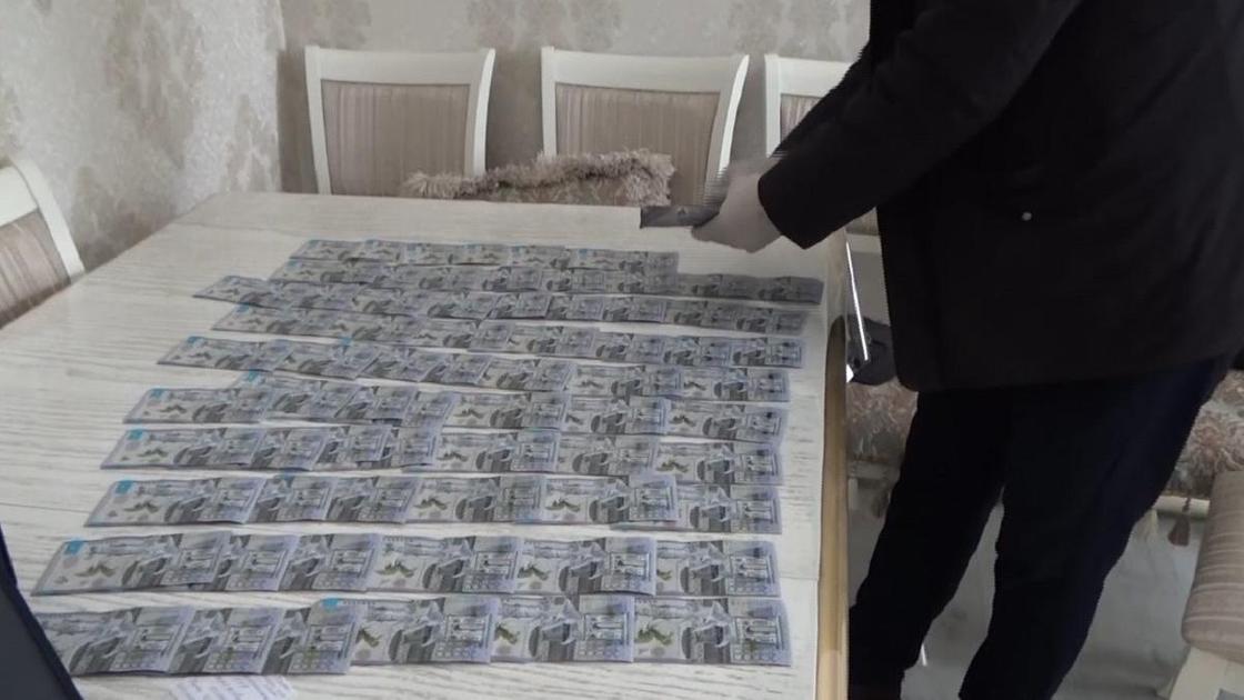 Деньги на столе