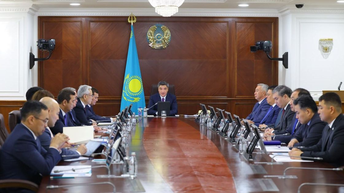 Жаңа үкіметтің алғашқы отырысы